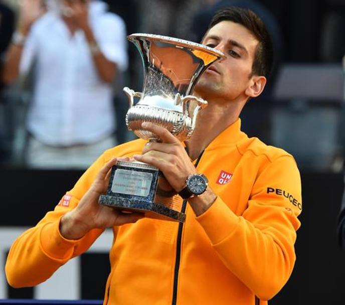 Djokovic alza il suo quarto trofeo romano. ANSA